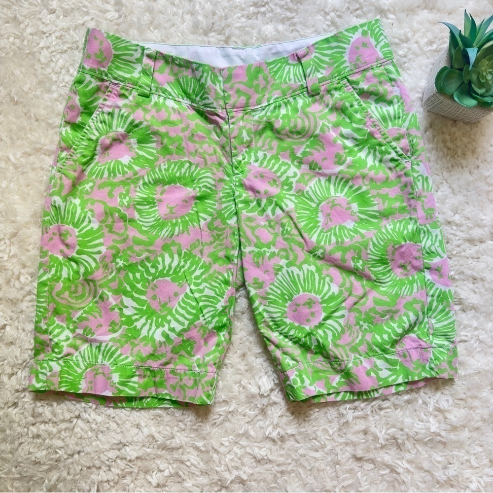 Lilly Pulitzer the chipper green pink lion low rise Bermuda 9.5” shorts